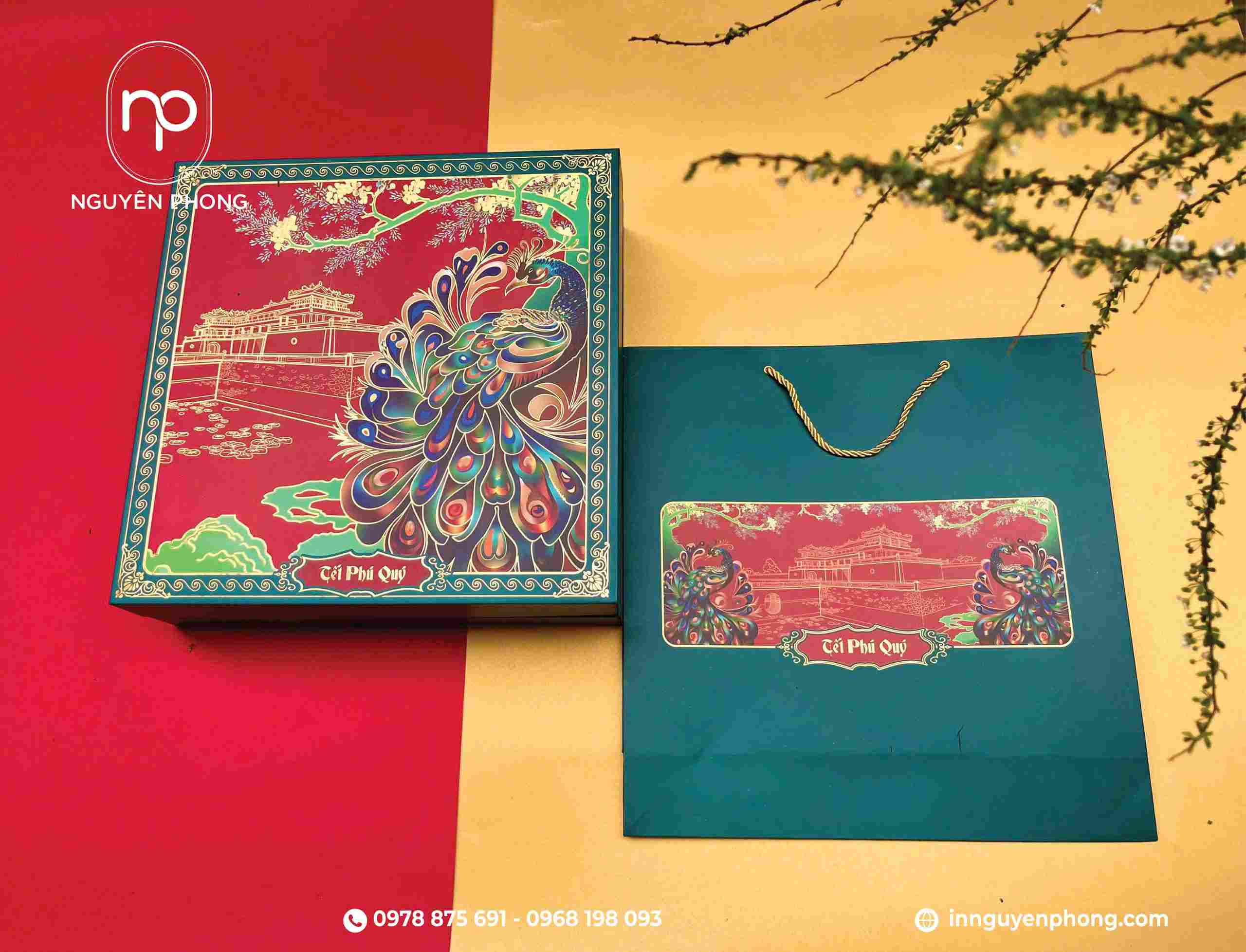 Hộp quà ép nhũ đa sắc